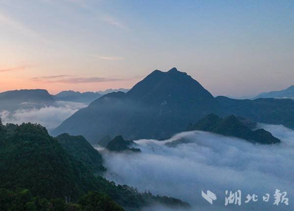 希恩配资网 竹山县武陵峡云海壮美
